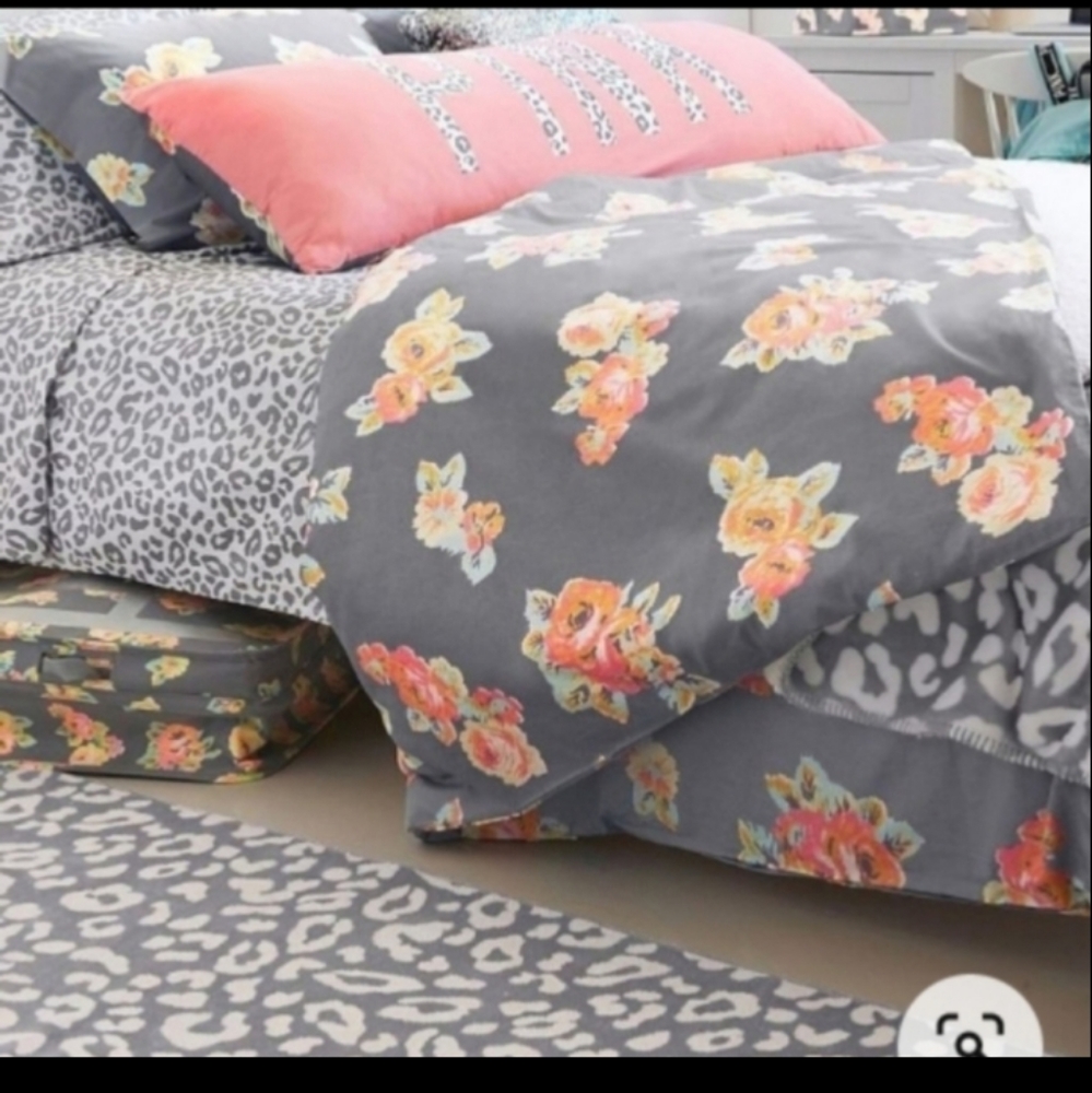 PINK VICTORIA'S SECRET DUVET & SHEETS & DECOR PILLOW